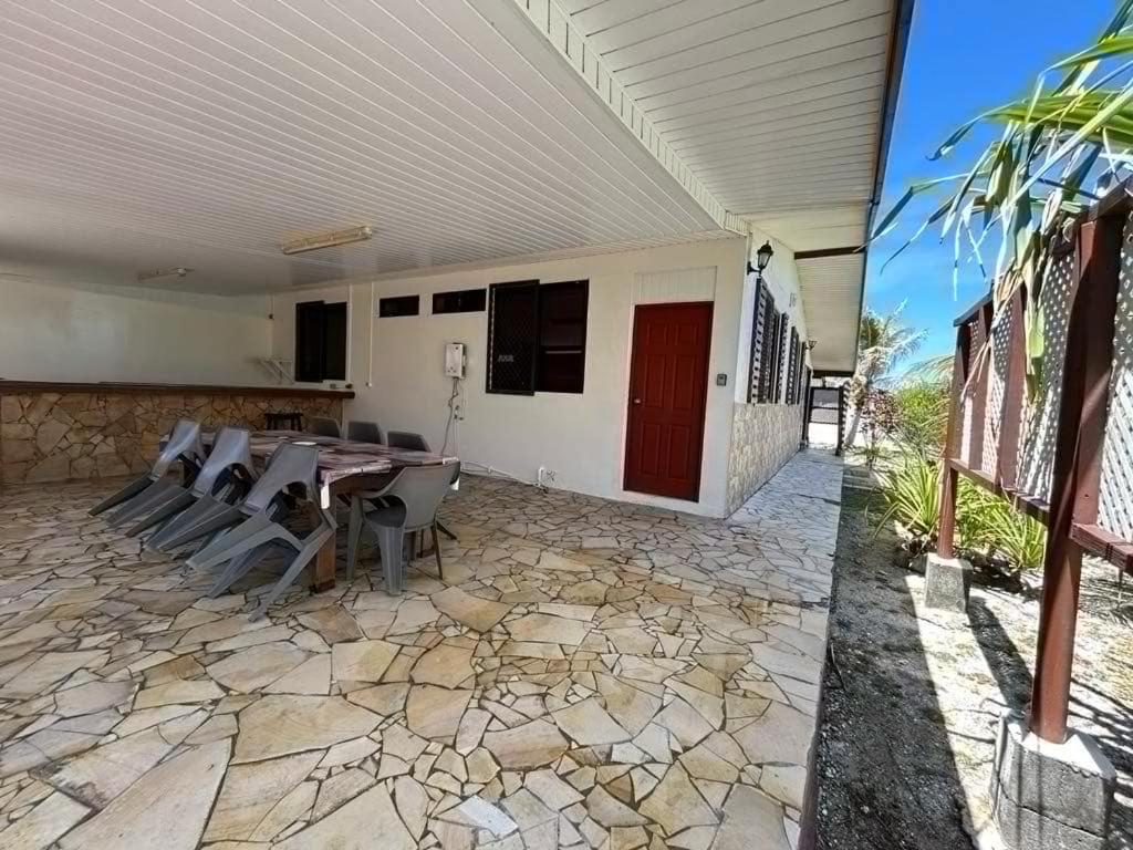 Chez Tamatuamai Hotel Avatoru Exterior photo