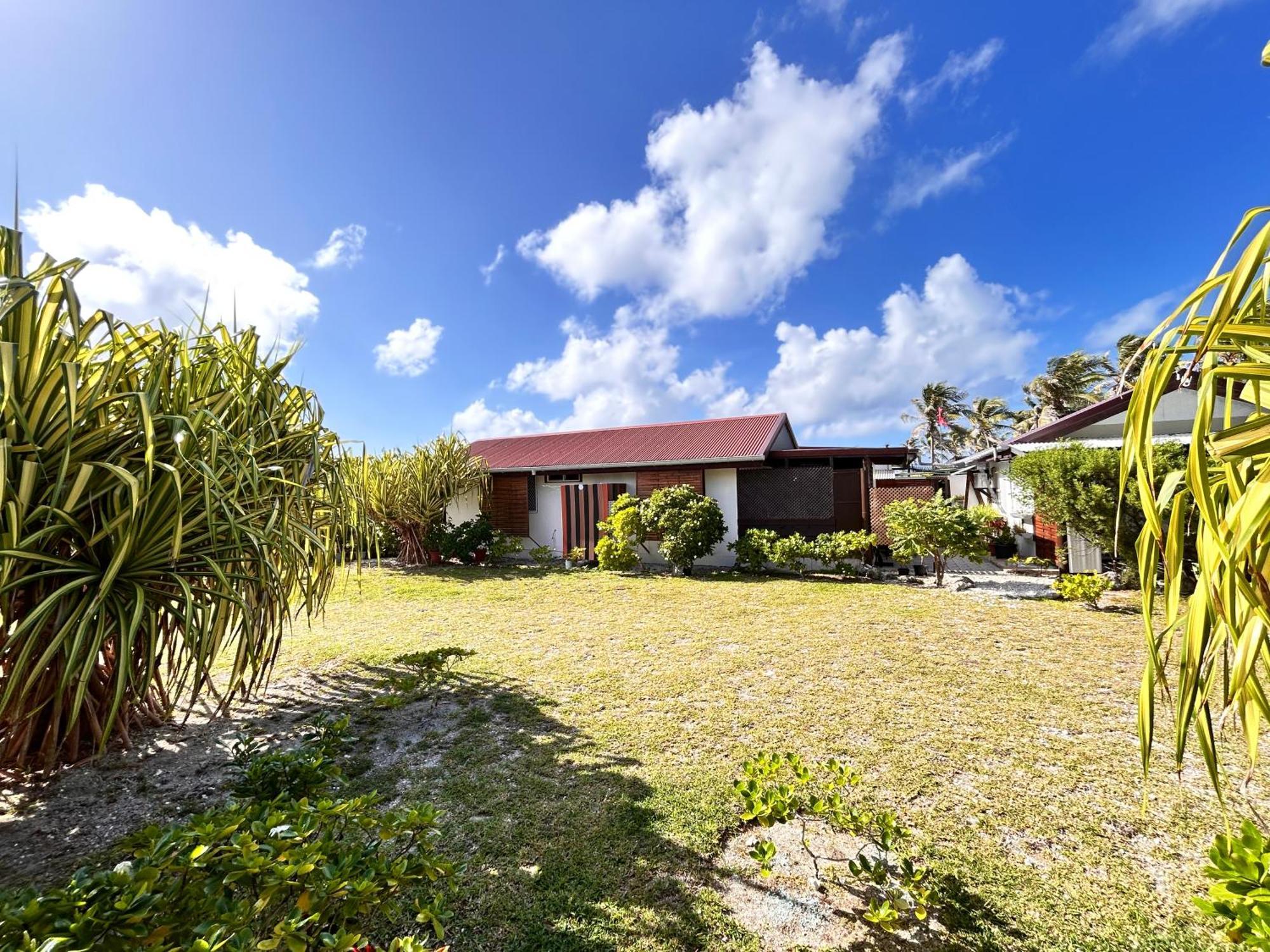 Chez Tamatuamai Hotel Avatoru Exterior photo